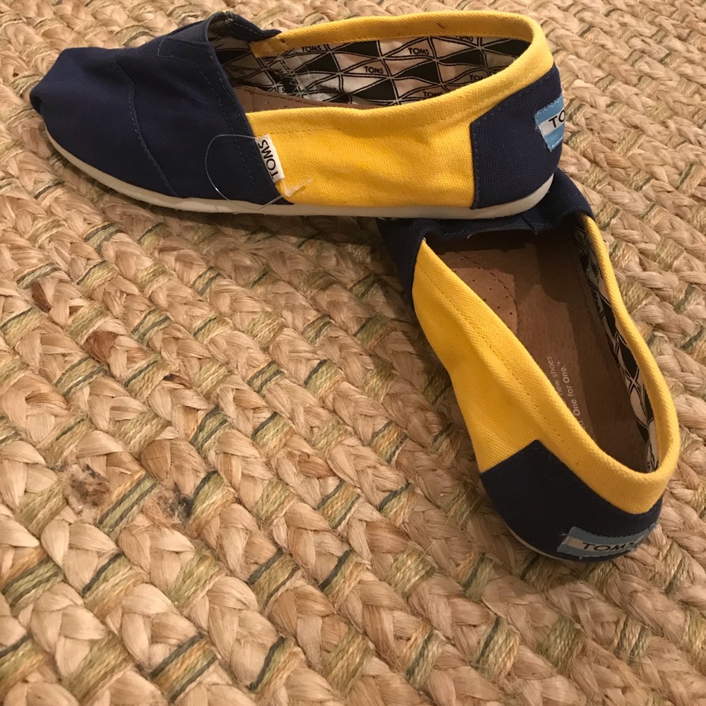 TOMS | Yellow + Navy